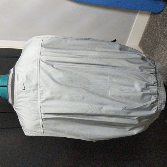 Nike Grey & Black Golf Vest with Zip Pockets - Picture 2 of 5